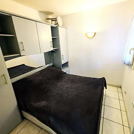 T2 En Pinede Avec Parking, Veranda Et Terrasse, A 900m De La Plage, Ideal Pour 4 Personnes - Fr-1-607-41 Apartment