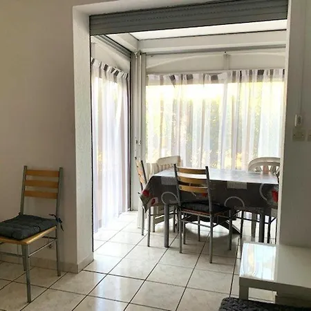T2 En Pinede Avec Parking, Veranda Et Terrasse, A 900m De La Plage, Ideal Pour 4 Personnes - Fr-1-607-41 Apartment *