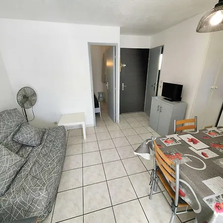 T2 En Pinede Avec Parking, Veranda Et Terrasse, A 900m De La Plage, Ideal Pour 4 Personnes - Fr-1-607-41 Apartment *